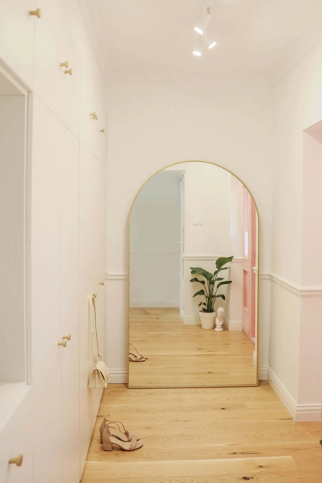 Wainscoting Wall Panelling - Wide Moulding Trim 338