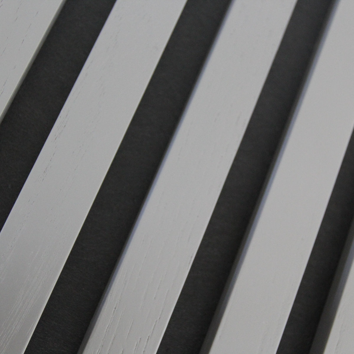 Akustische Lamellenwandverkleidung – Anthrazit