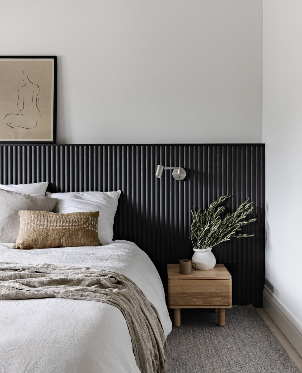 4 clever ways to style black panelling