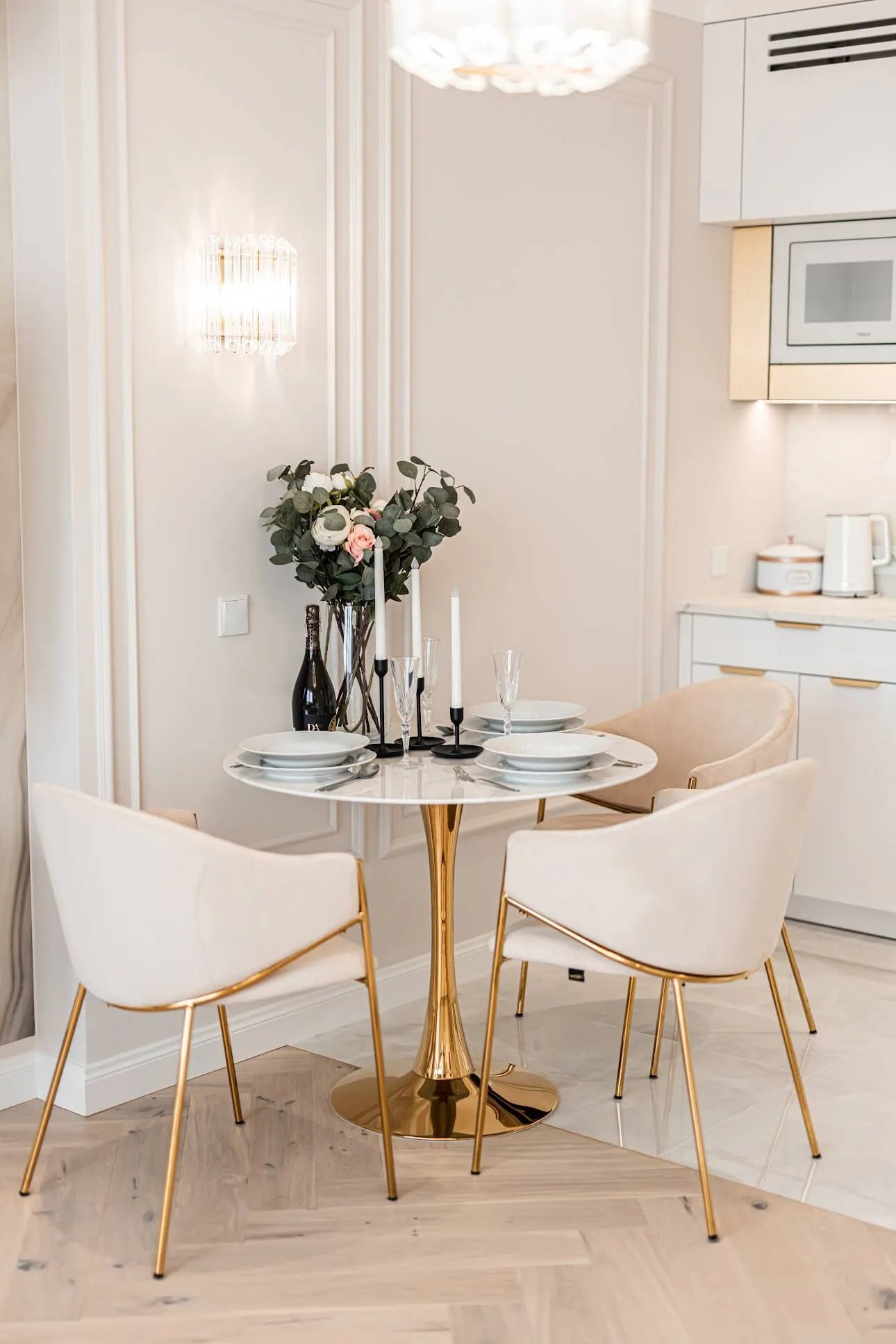 Wainscoting Wall Panelling – Thin Moulding Strips