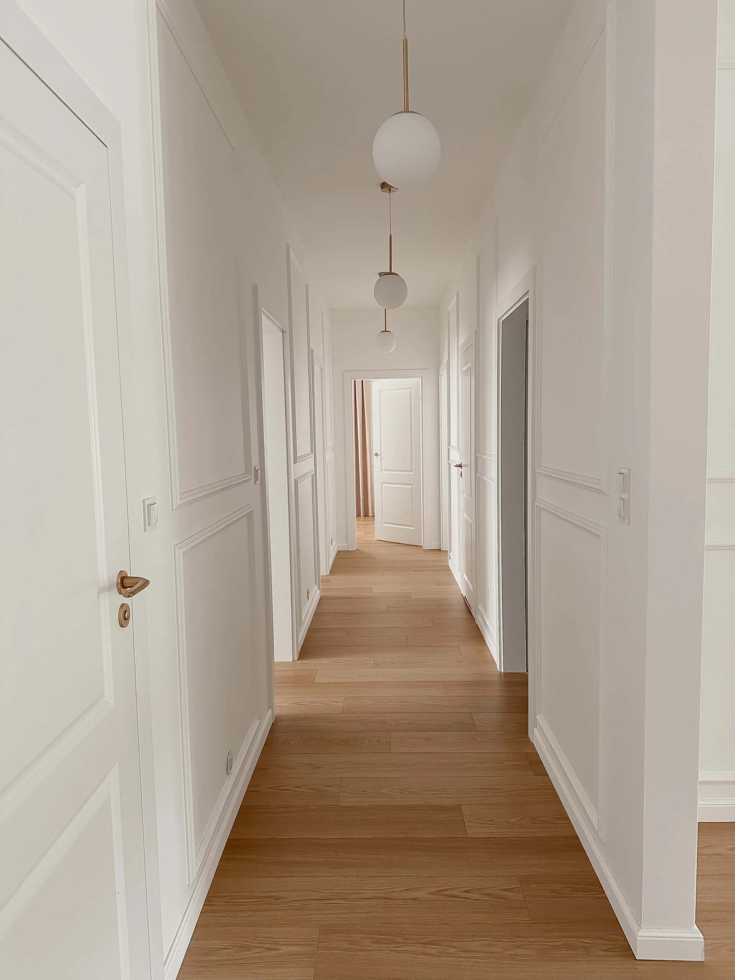 Wainscoting Wall Panelling – Moulding Strips