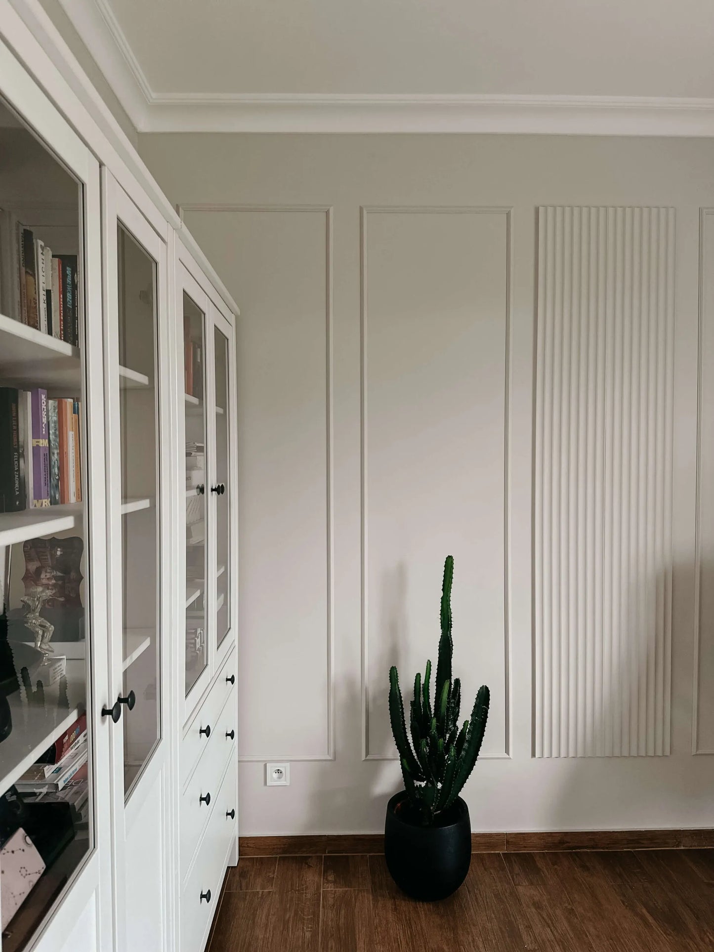 Wainscoting Wall Panelling – Thin Moulding Strips
