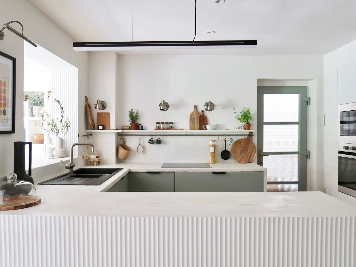 Modern kitchen with white countertops with fluted panelling and gray cabinets